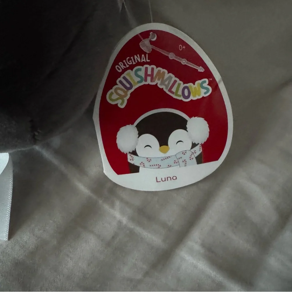 Squishmallow Luna the penguin - Picture 2 of 5